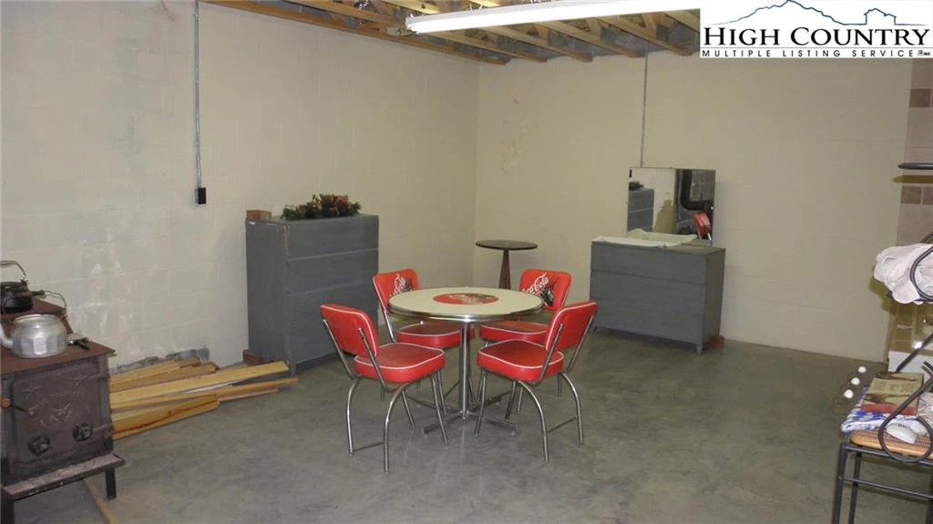 Image number 9 for the current listing