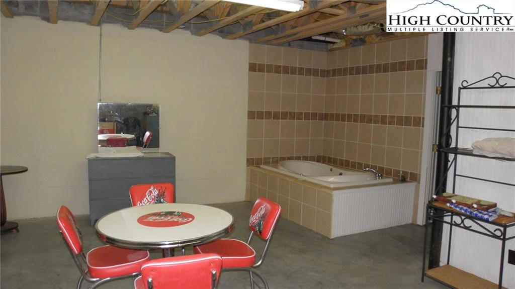 Image number 7 for the current listing