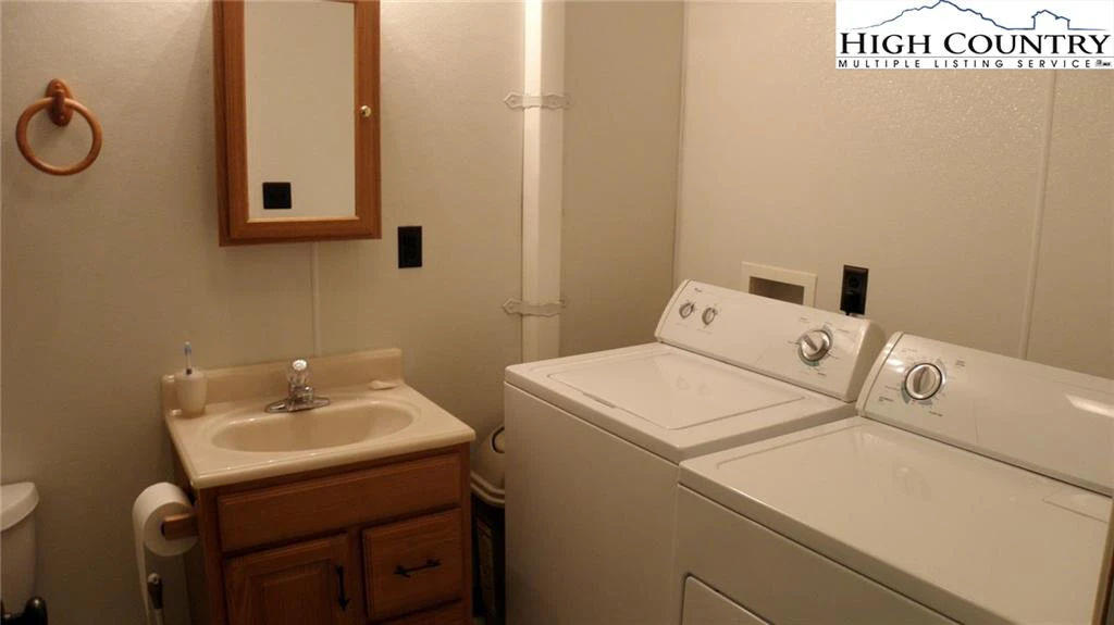 Image number 6 for the current listing