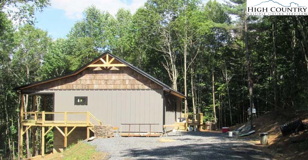 Image number 1 for the current listing