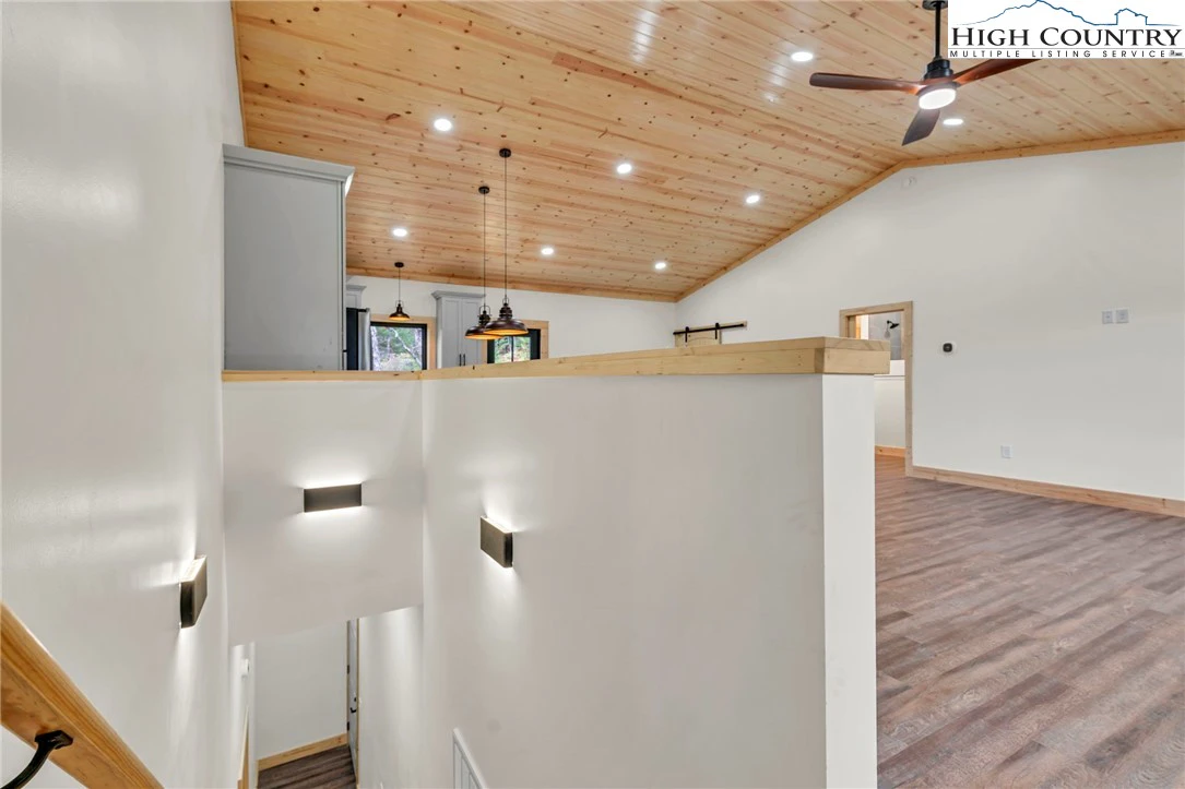 Image number 6 for the current listing