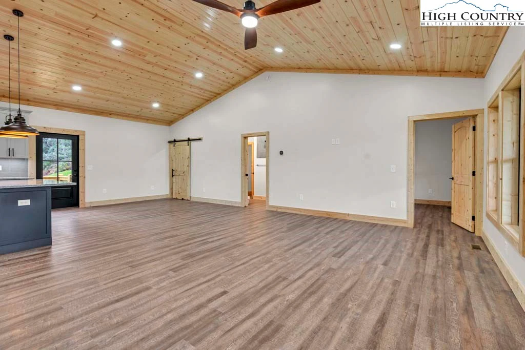 Image number 8 for the current listing