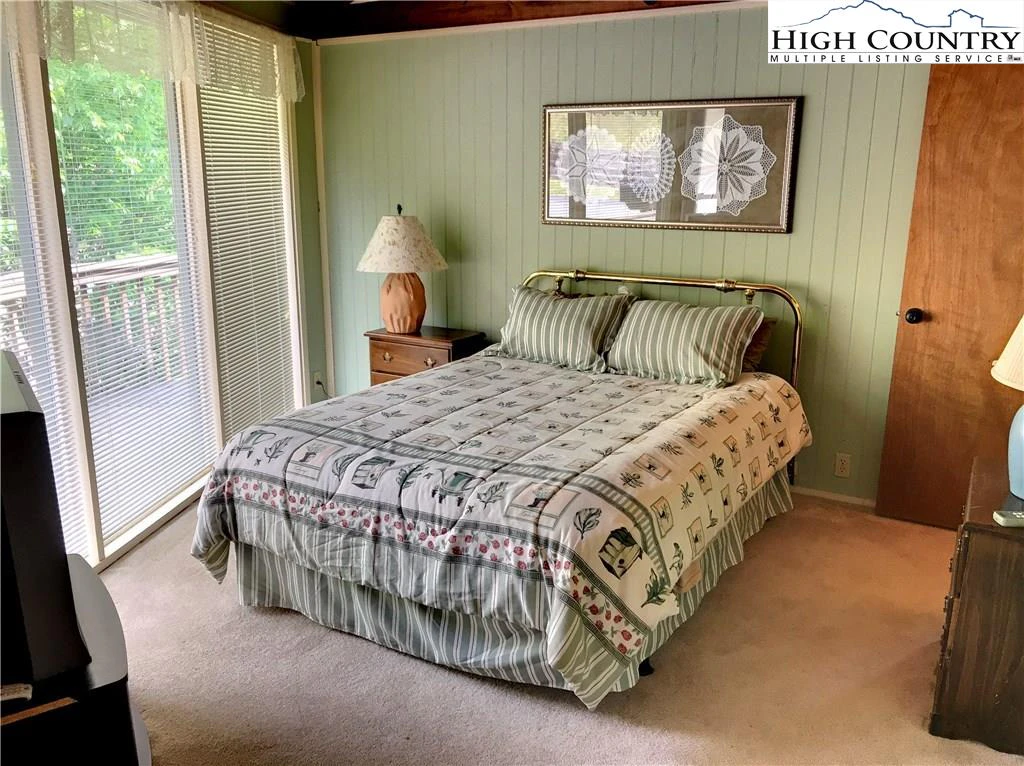 Image number 12 for the current listing