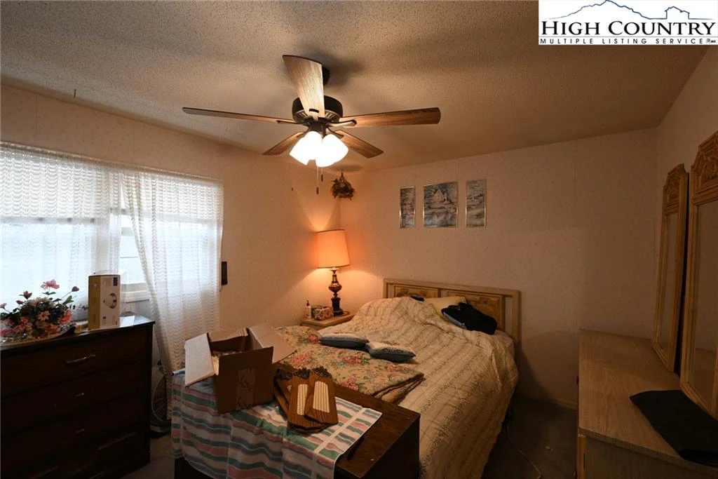 Image number 2 for the current listing