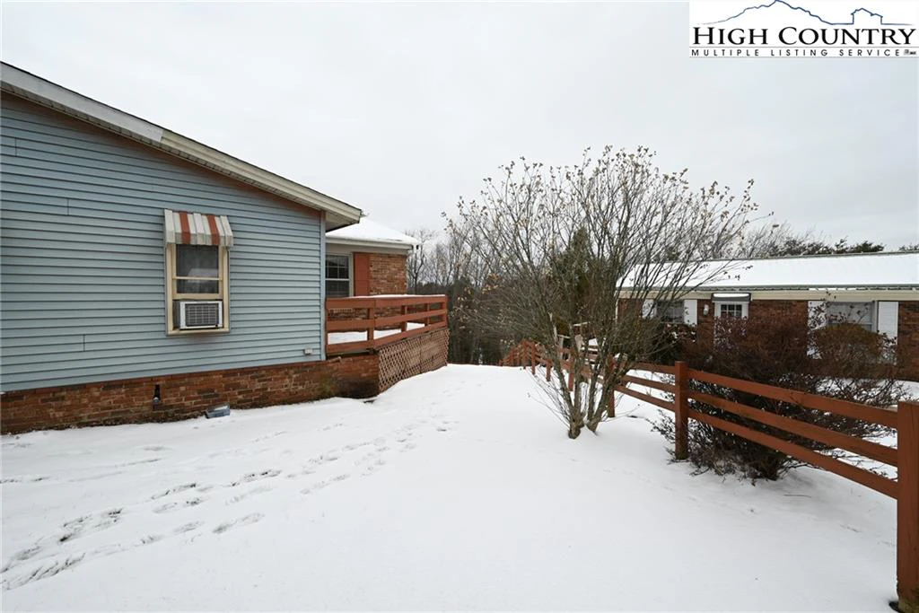 Image number 8 for the current listing