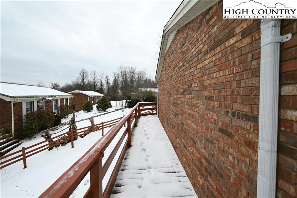 Image number 4 for the current listing
