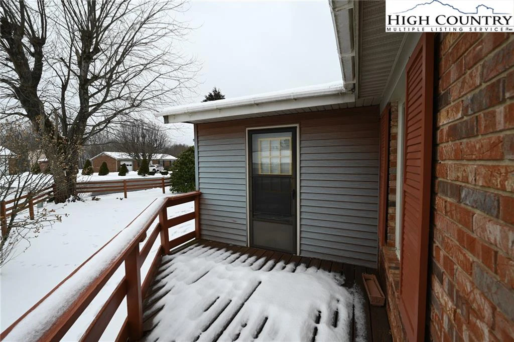 Image number 3 for the current listing