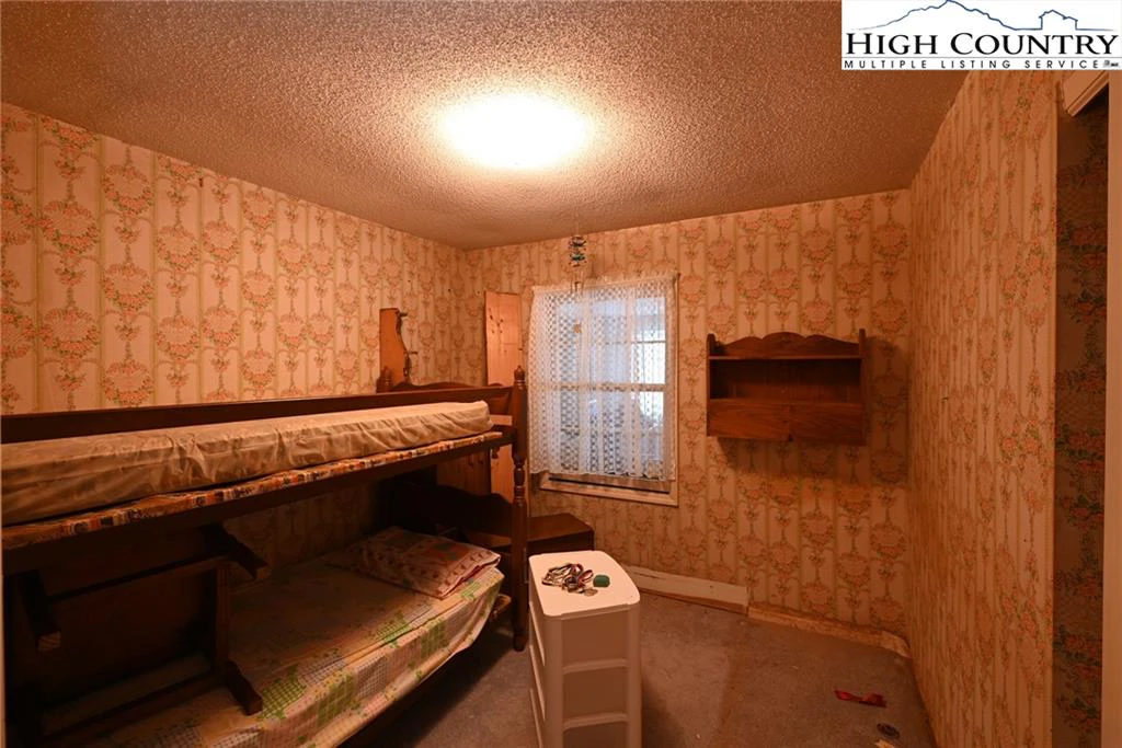 Image number 13 for the current listing