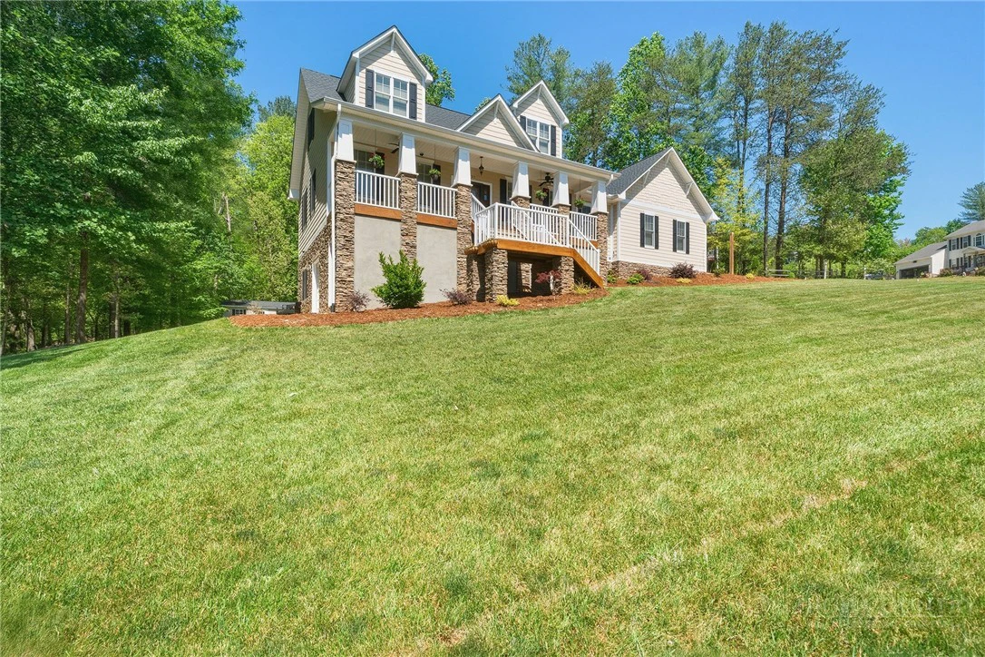 Image number 18 for the current listing