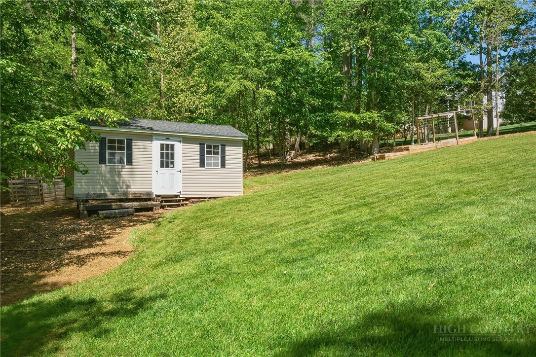 Image number 21 for the current listing