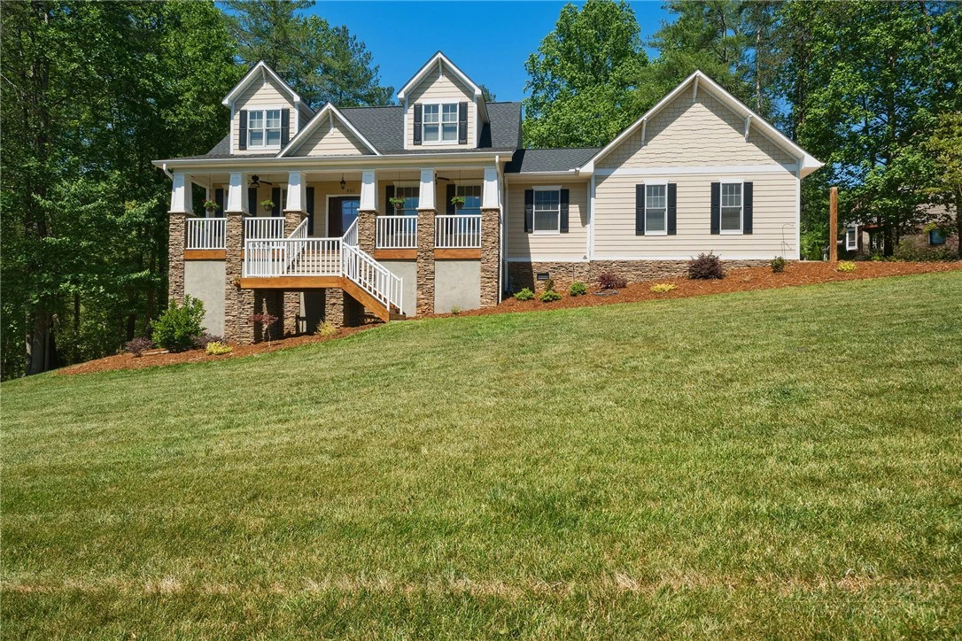 Image number 1 for the current listing