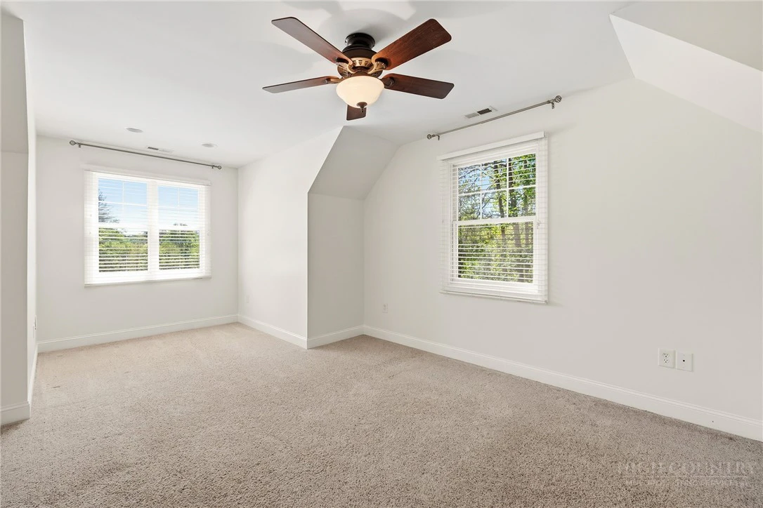 Image number 13 for the current listing