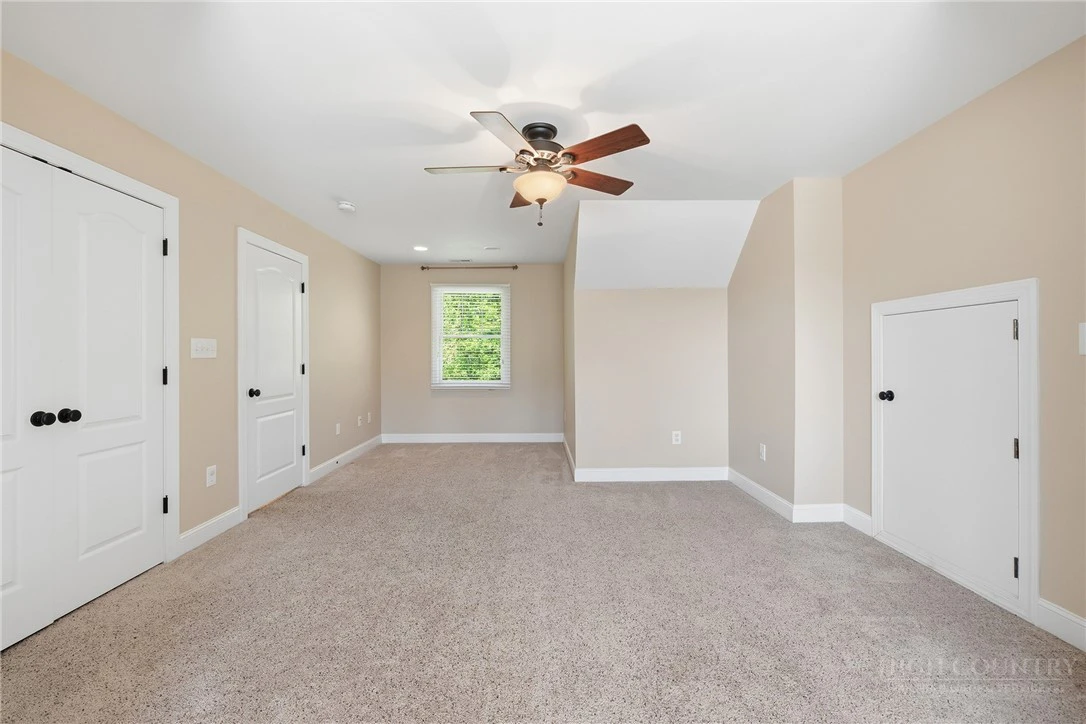 Image number 3 for the current listing