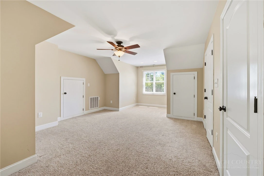 Image number 4 for the current listing