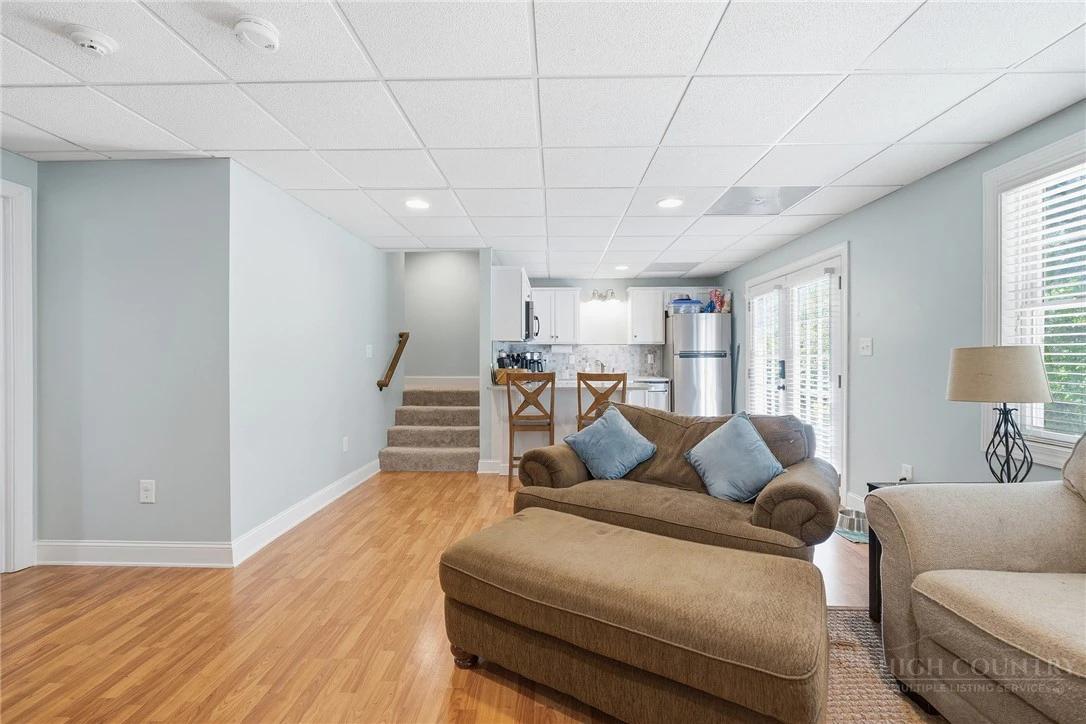 Image number 7 for the current listing