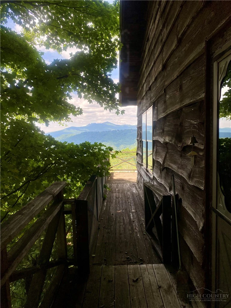 Image number 11 for the current listing