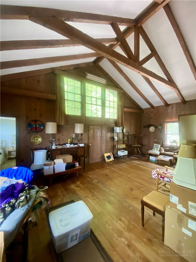 Image number 12 for the current listing