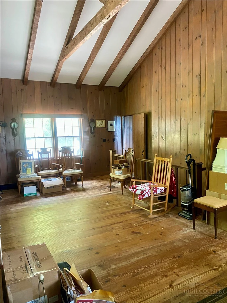 Image number 13 for the current listing