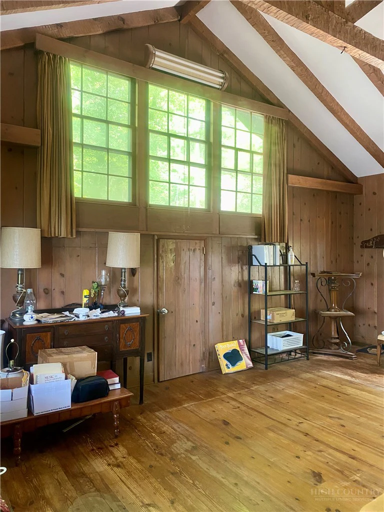 Image number 15 for the current listing
