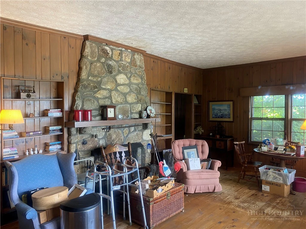 Image number 18 for the current listing