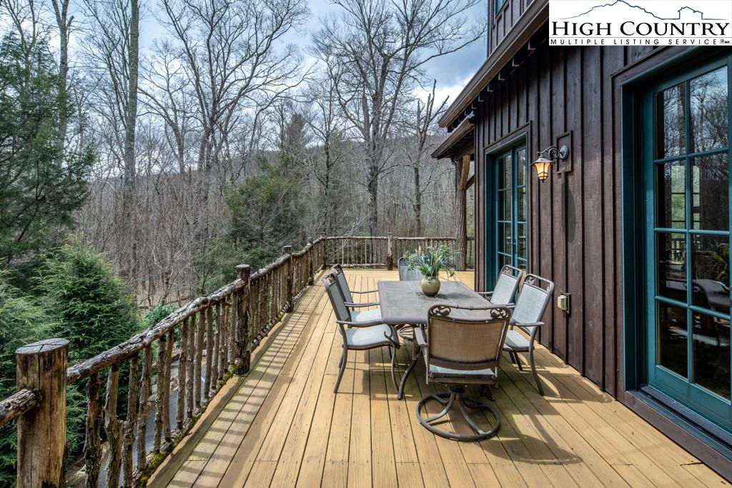 Image number 14 for the current listing