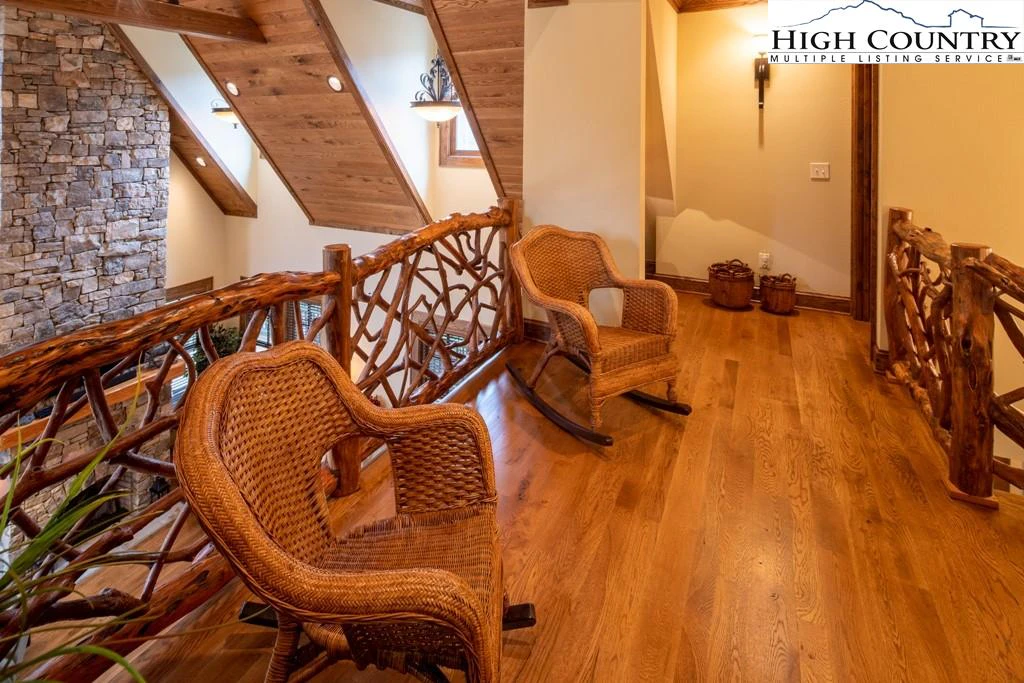 Image number 3 for the current listing