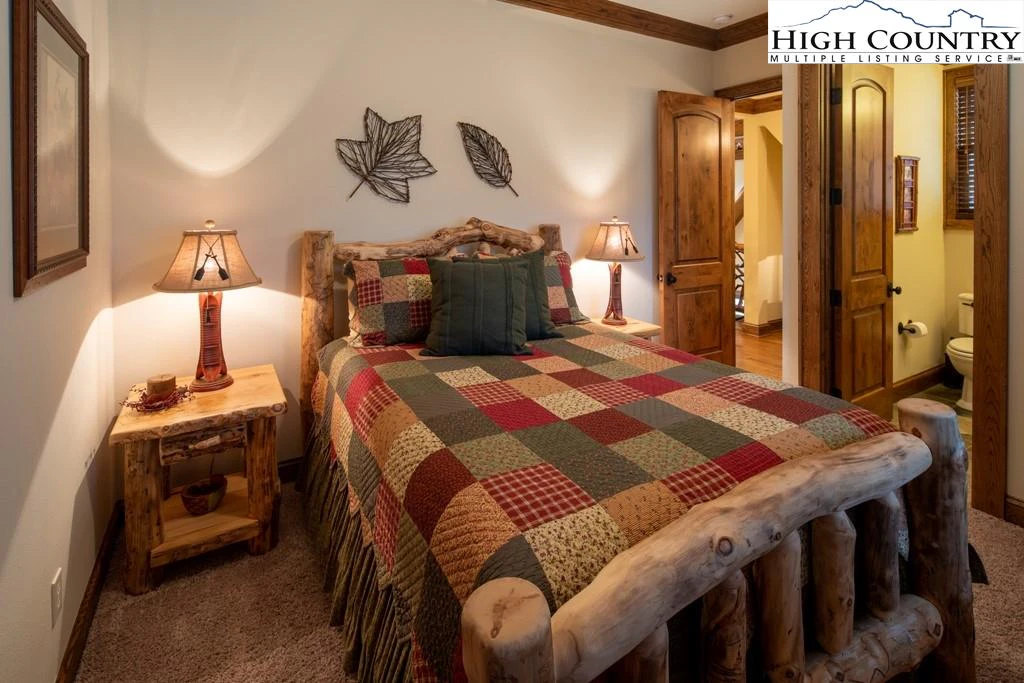 Image number 4 for the current listing