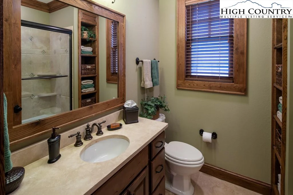 Image number 7 for the current listing