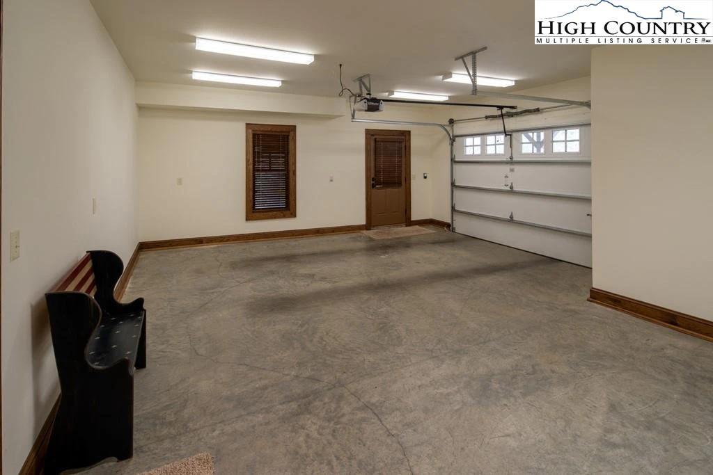 Image number 17 for the current listing