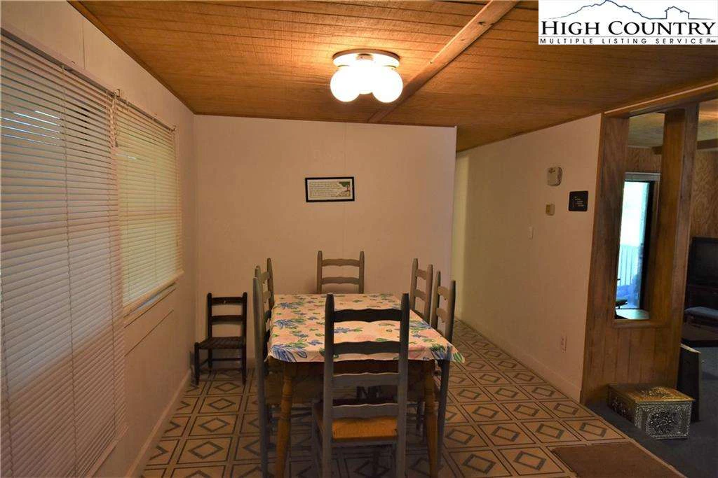 Image number 11 for the current listing