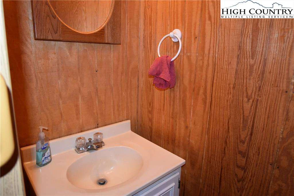 Image number 3 for the current listing