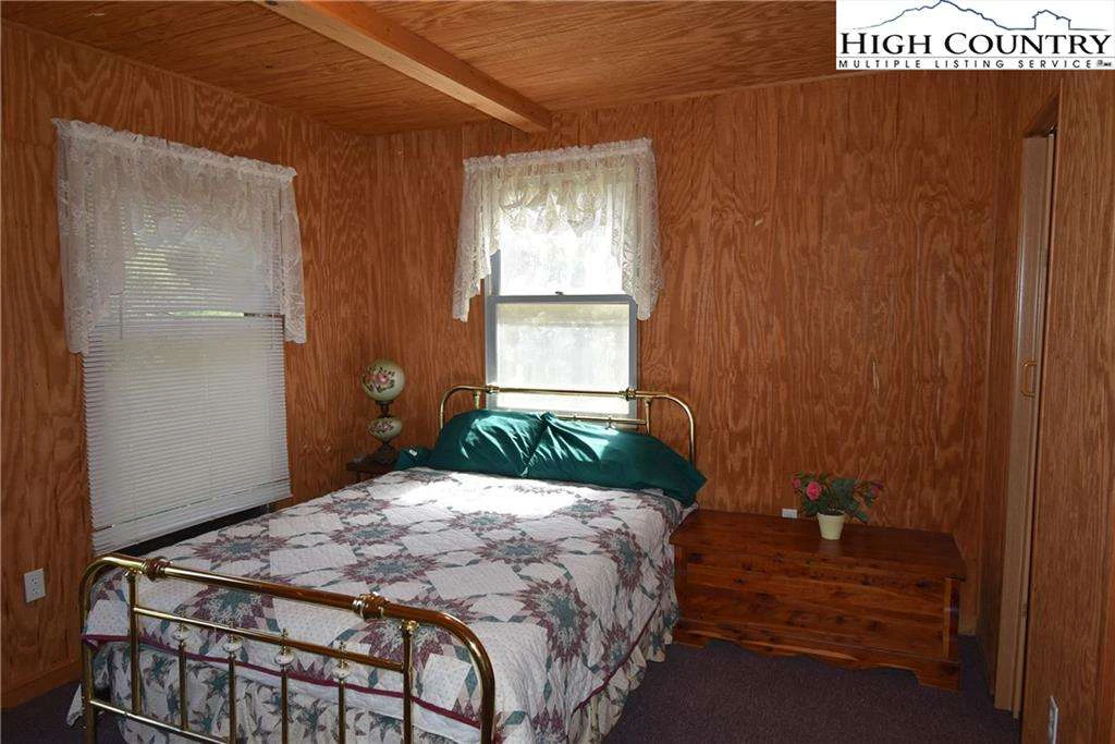 Image number 4 for the current listing