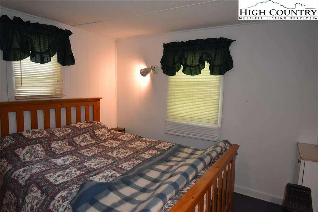 Image number 5 for the current listing