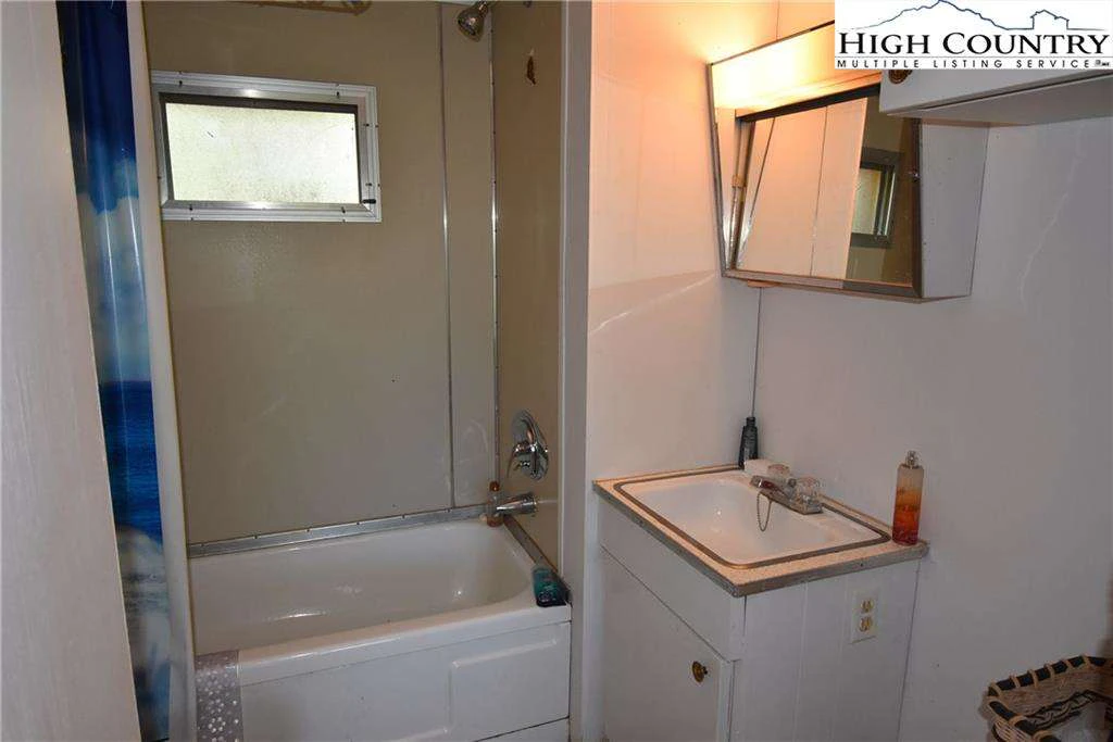 Image number 6 for the current listing