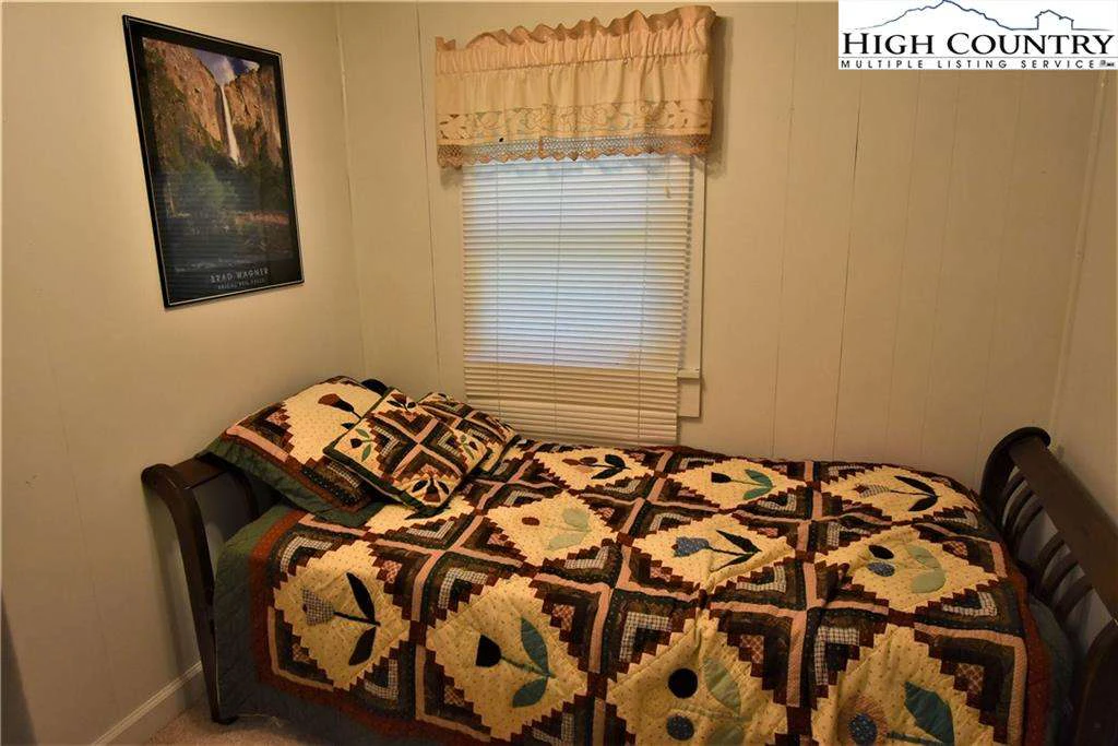 Image number 9 for the current listing