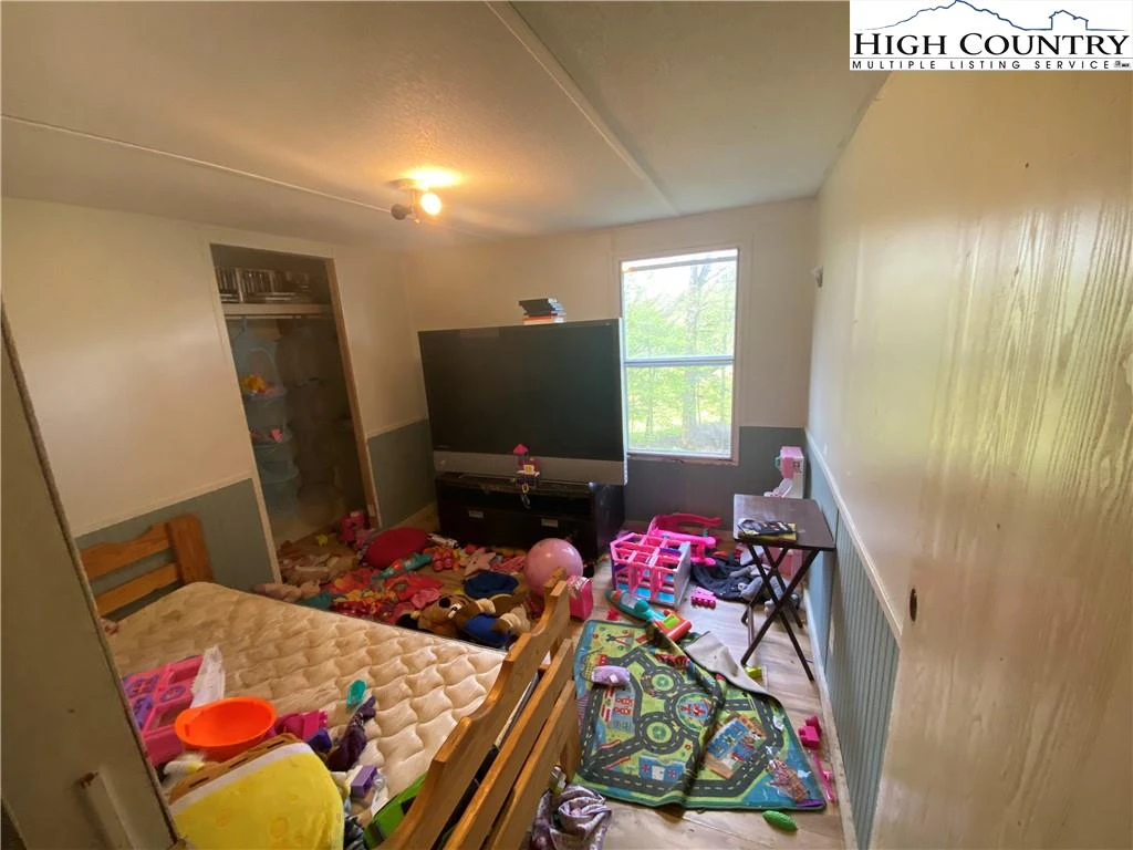 Image number 15 for the current listing