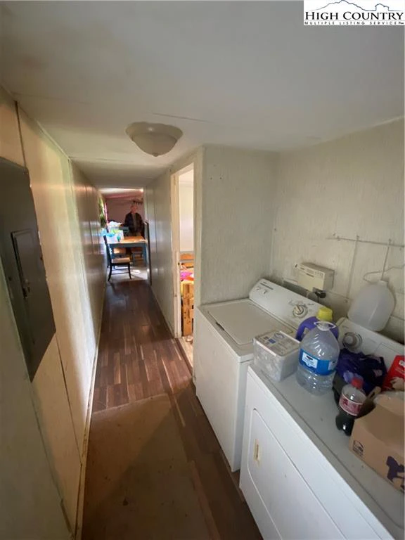 Image number 13 for the current listing