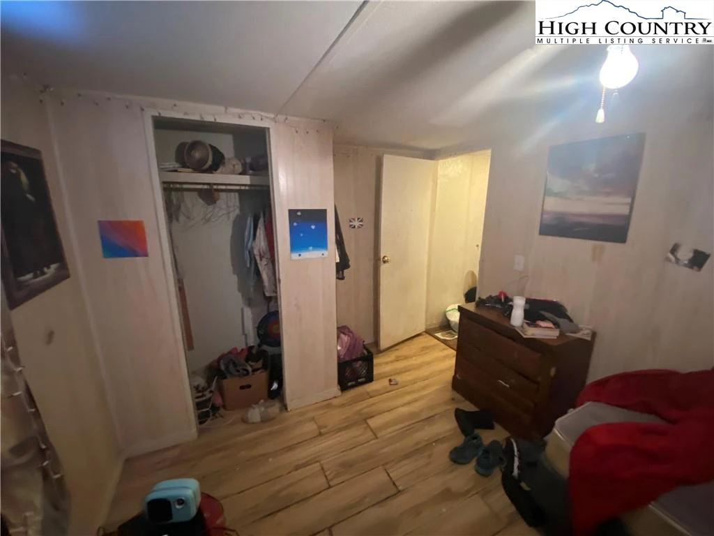 Image number 11 for the current listing