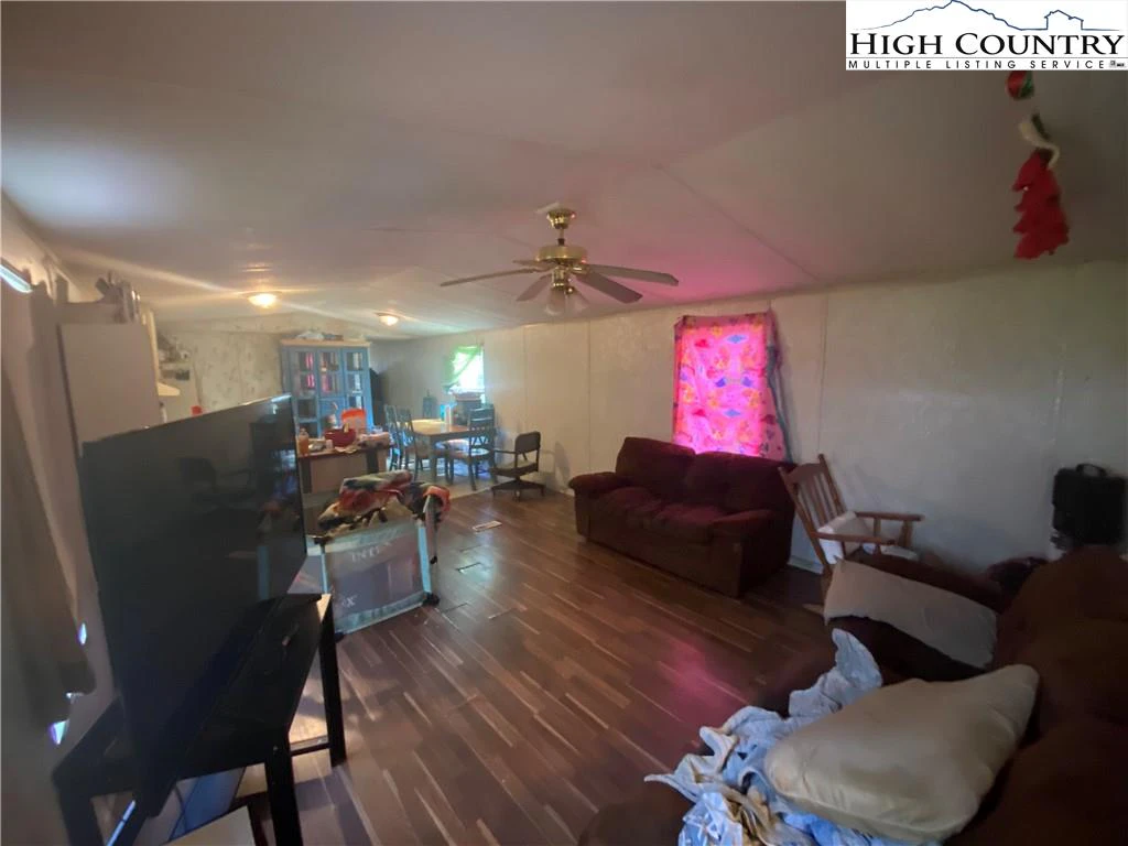 Image number 9 for the current listing