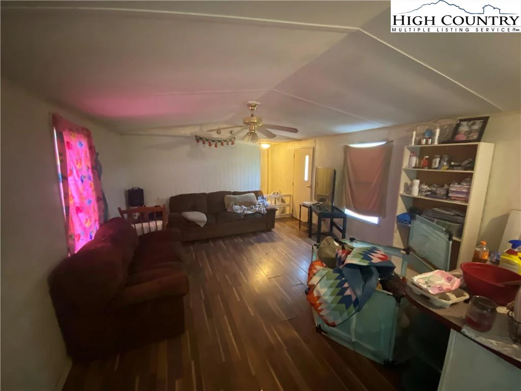 Image number 8 for the current listing