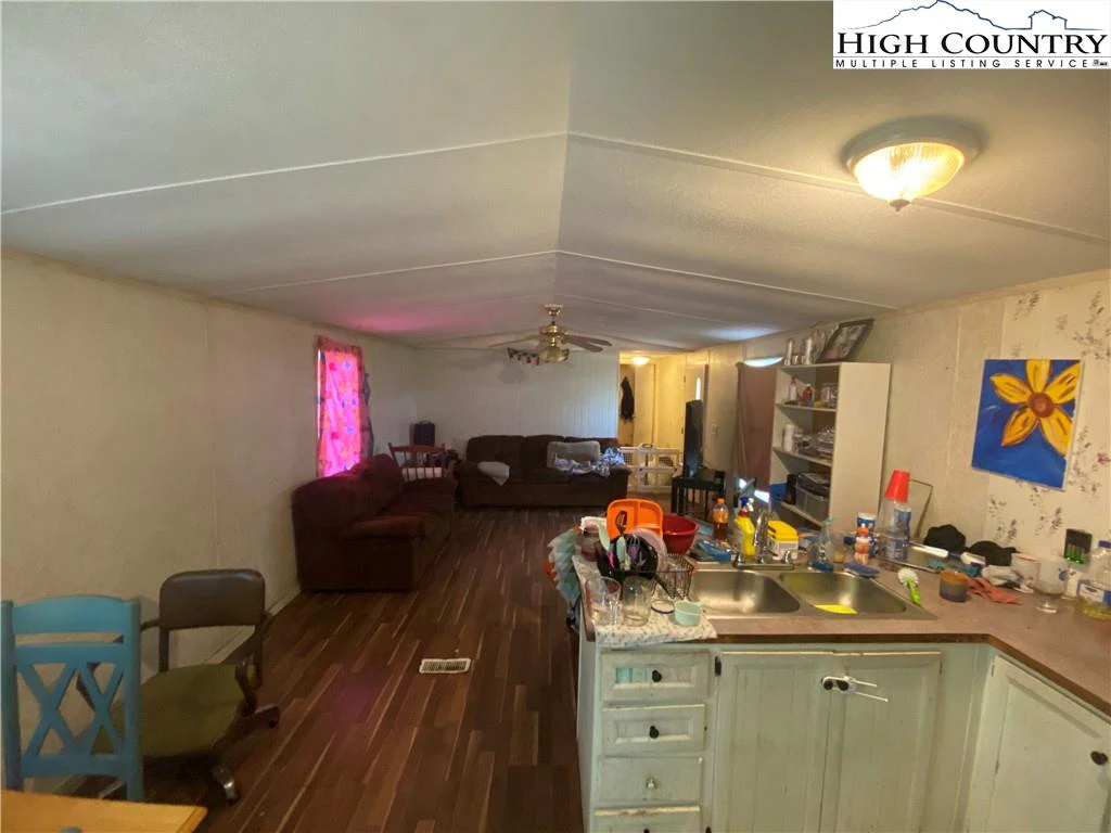 Image number 4 for the current listing