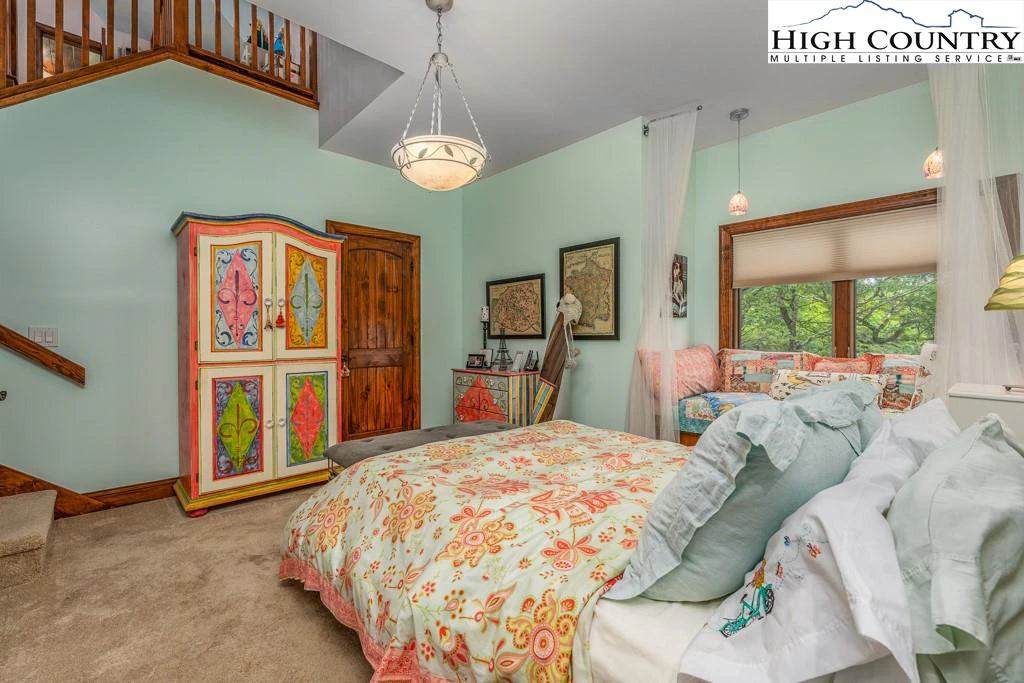 Image number 14 for the current listing