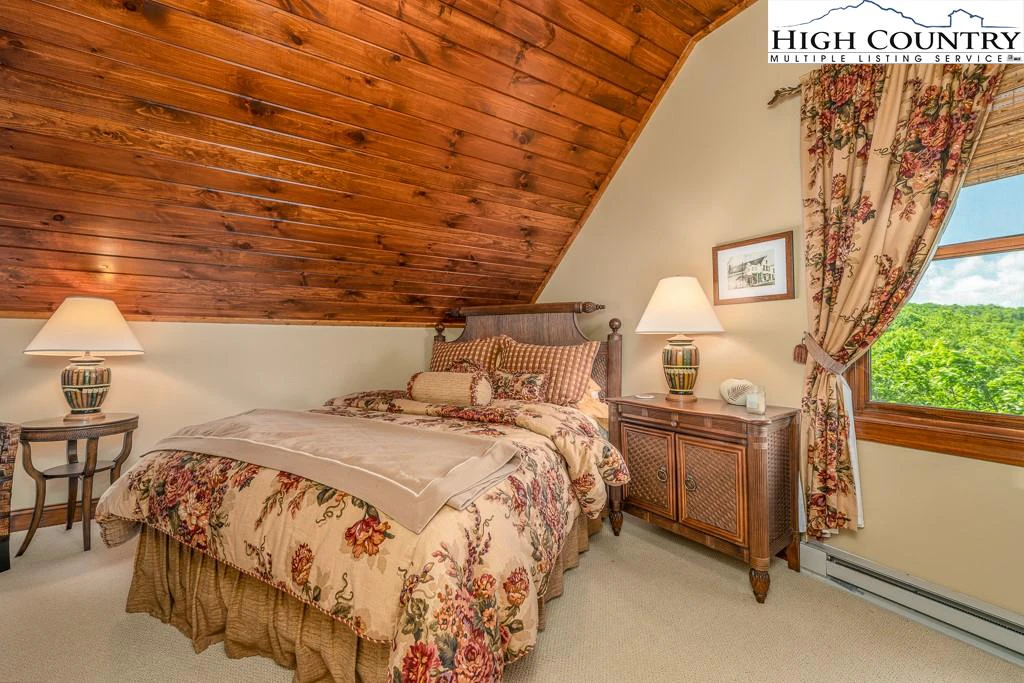 Image number 5 for the current listing