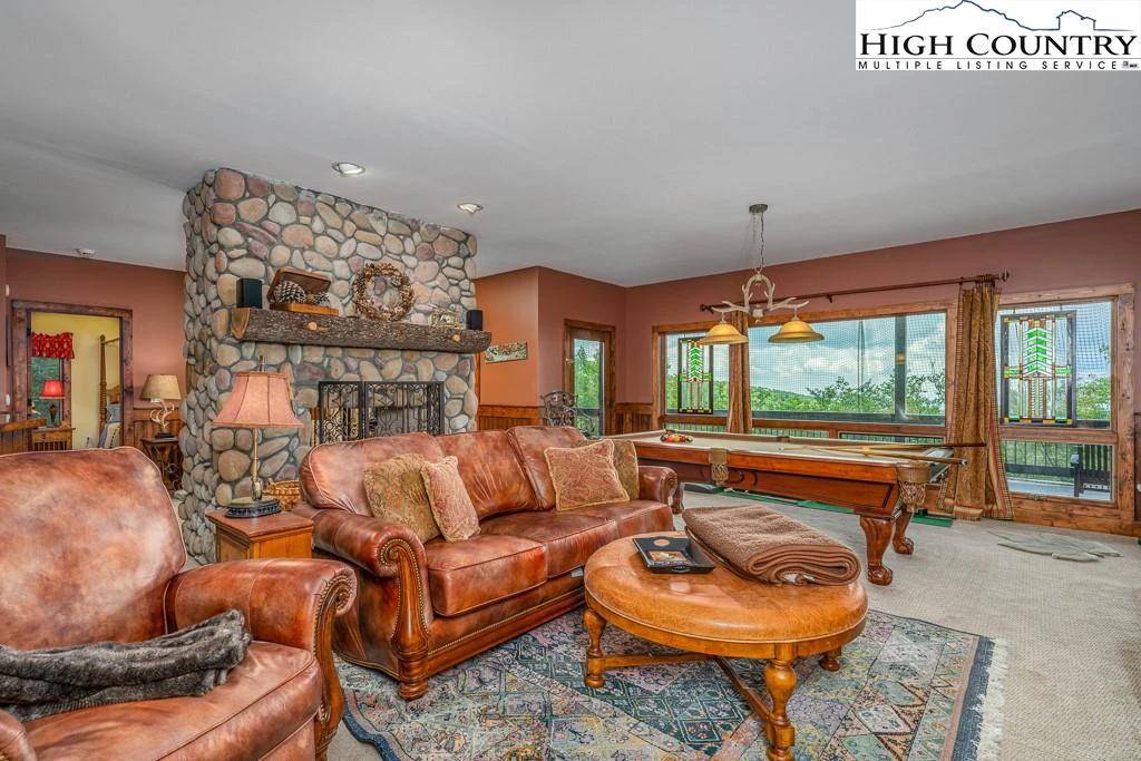 Image number 11 for the current listing