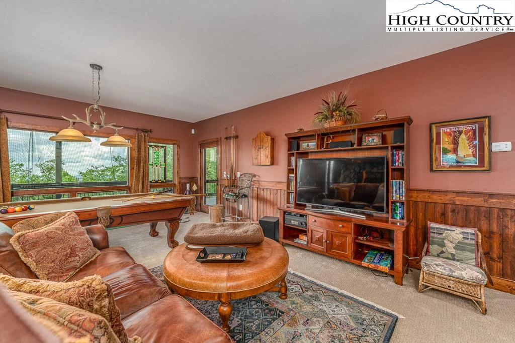 Image number 12 for the current listing