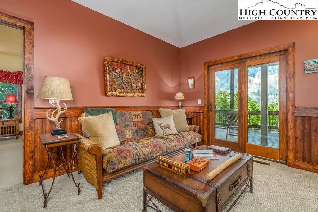 Image number 13 for the current listing