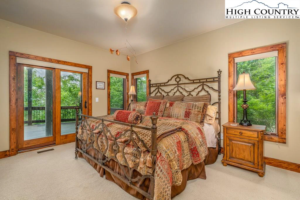 Image number 20 for the current listing