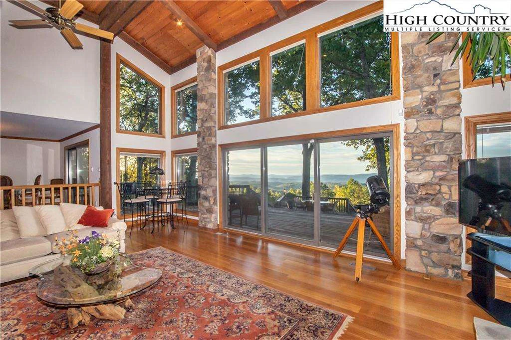 Image number 17 for the current listing