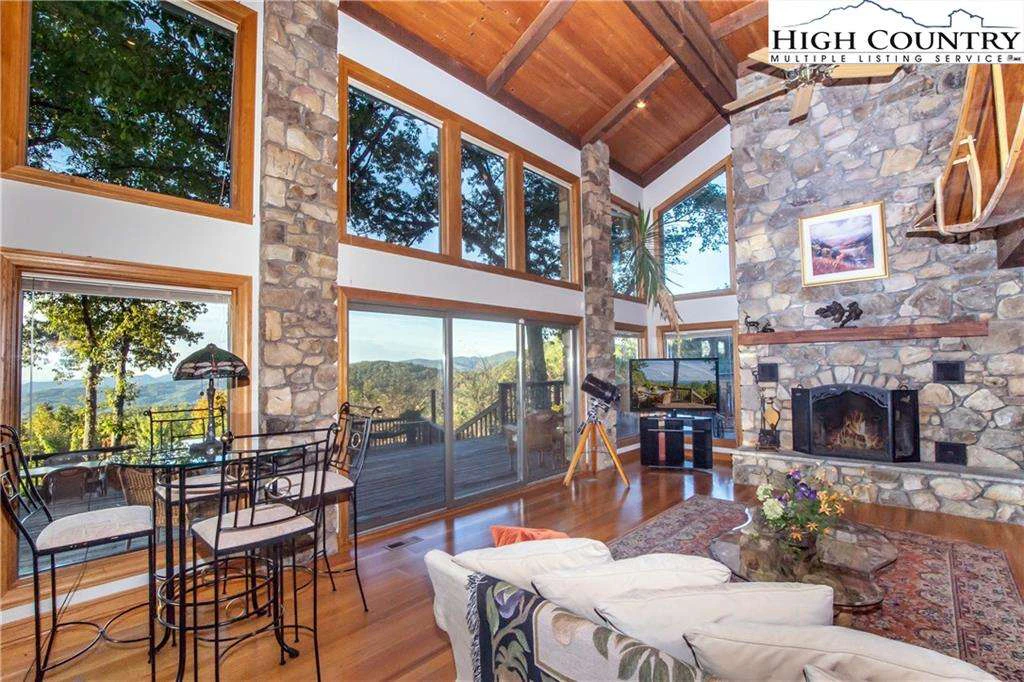 Image number 18 for the current listing