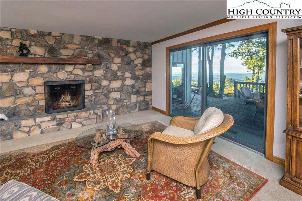 Image number 19 for the current listing